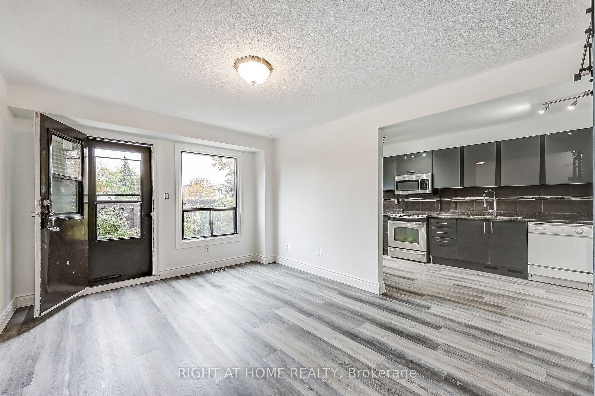 960 Glen St, #31