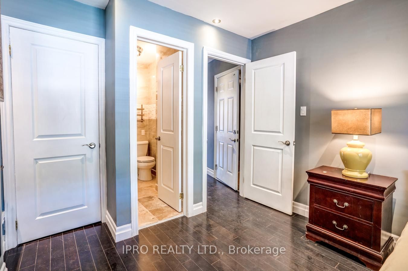 1531 Queen St E