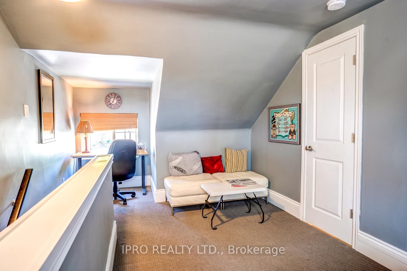 1531 Queen St E