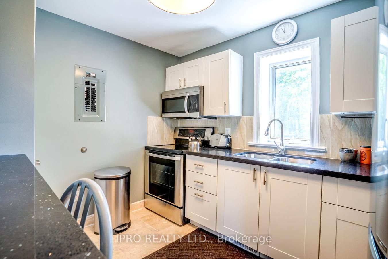 1531 Queen St E