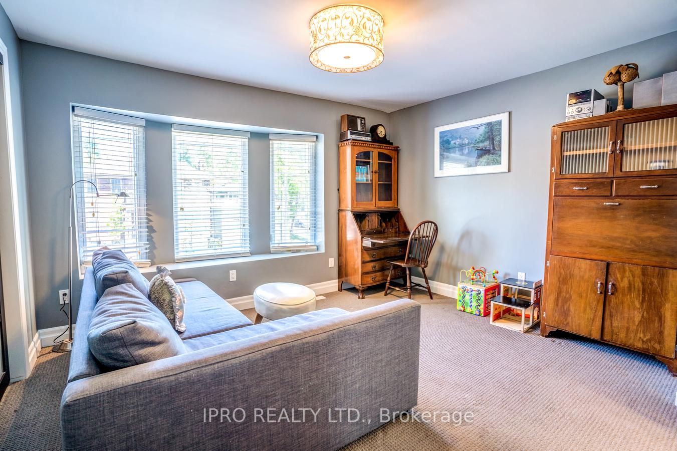 1531 Queen St E