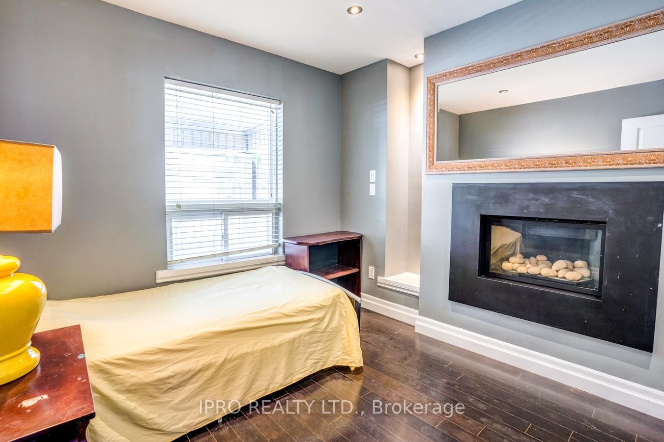 1531 Queen St E