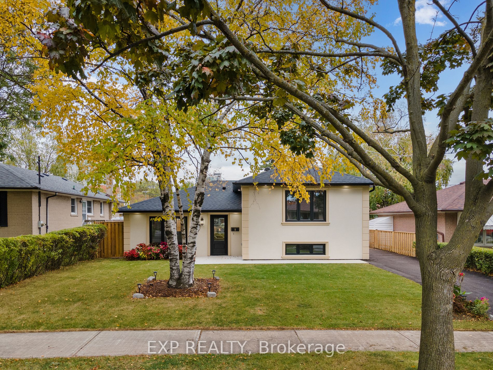 5 Wincrest Dr