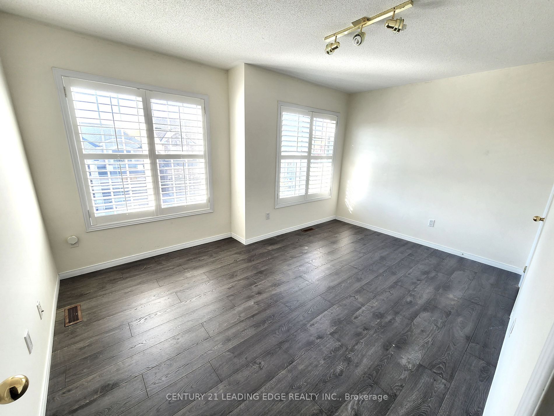 24 Carberry Cres