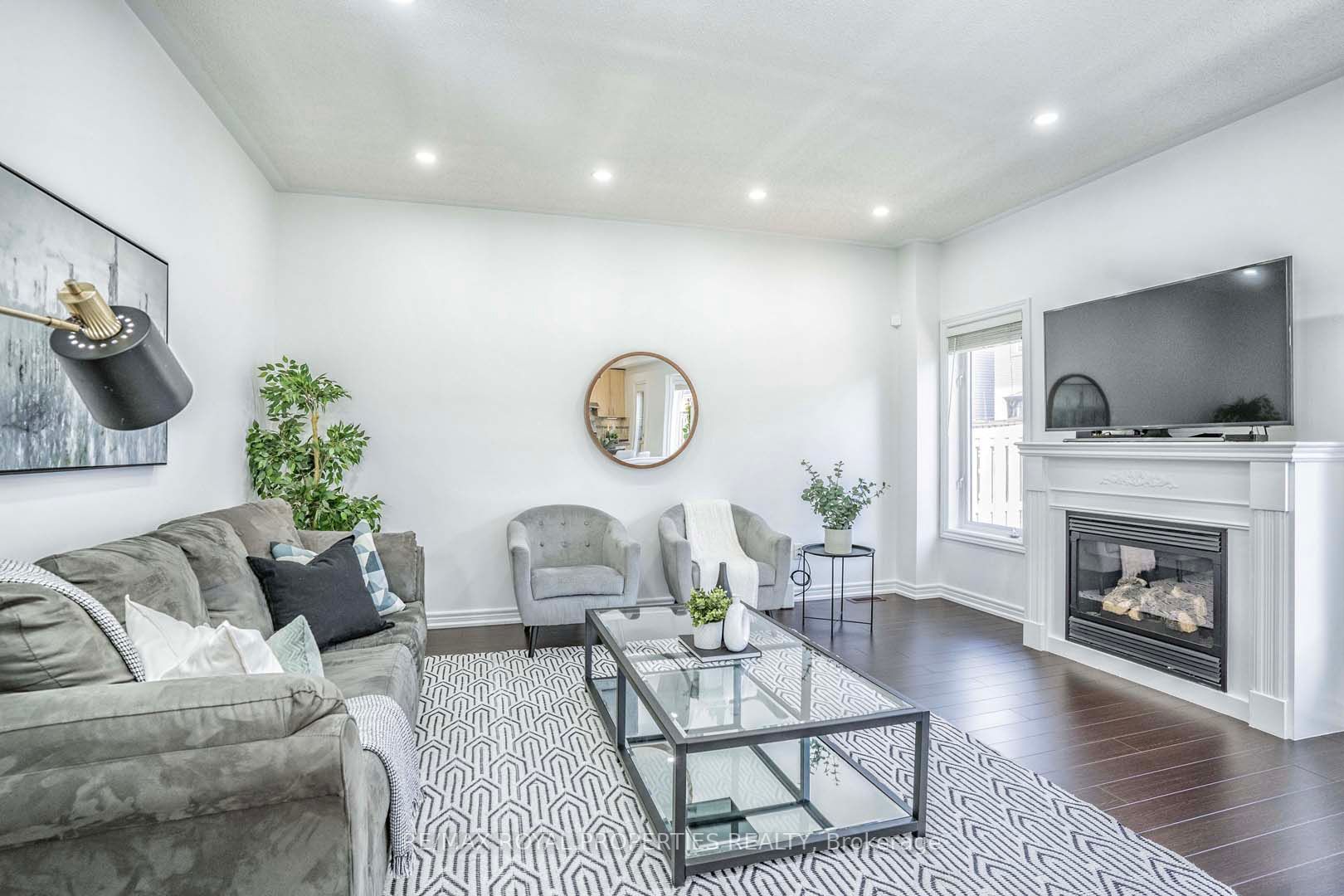 7 Leggett Dr