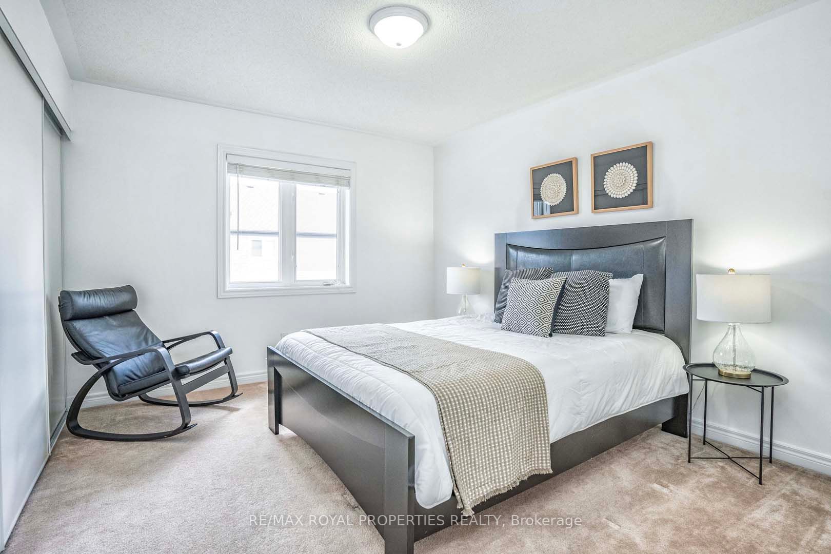 7 Leggett Dr