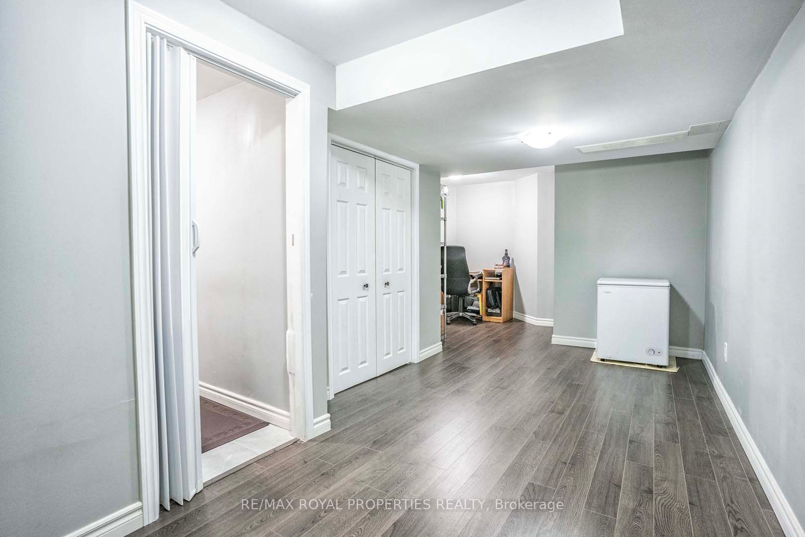 7 Leggett Dr