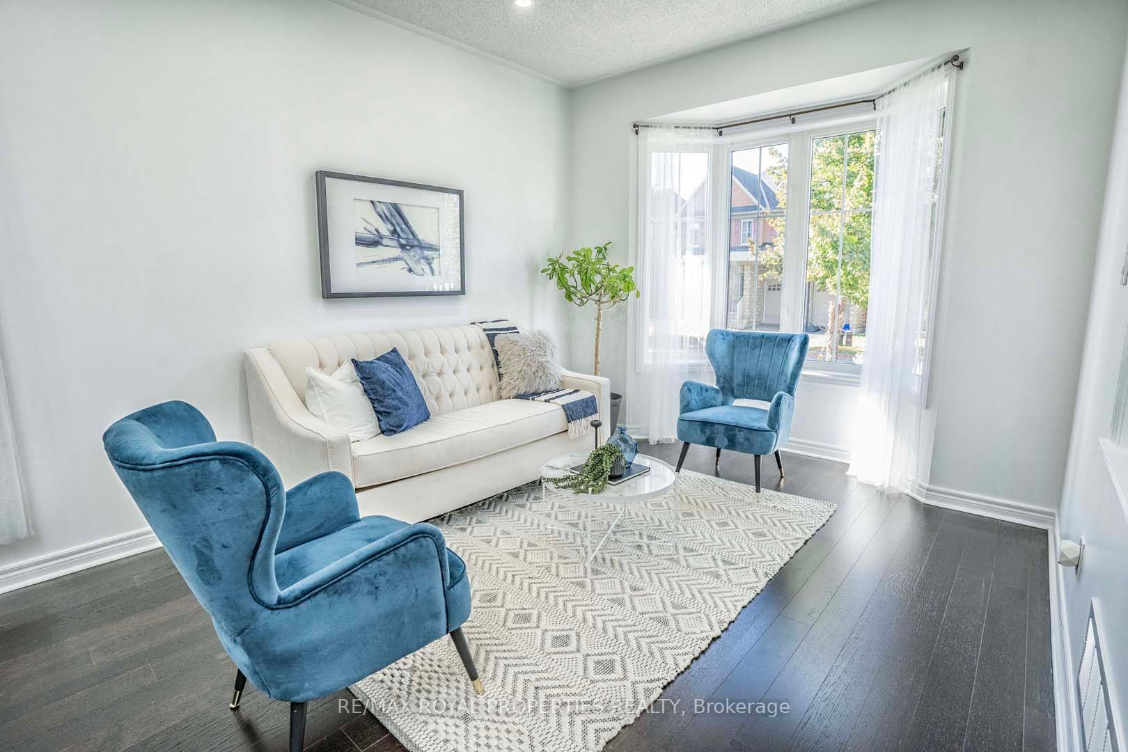 7 Leggett Dr