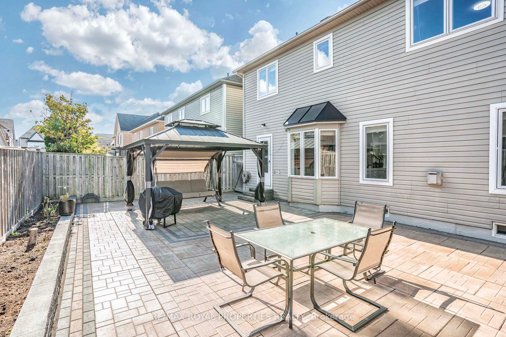 7 Leggett Dr