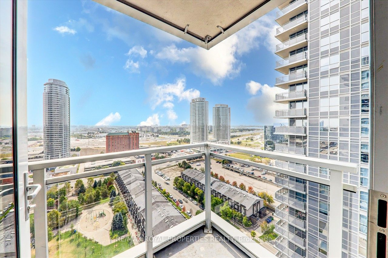 255 Village Green Sq, #2103