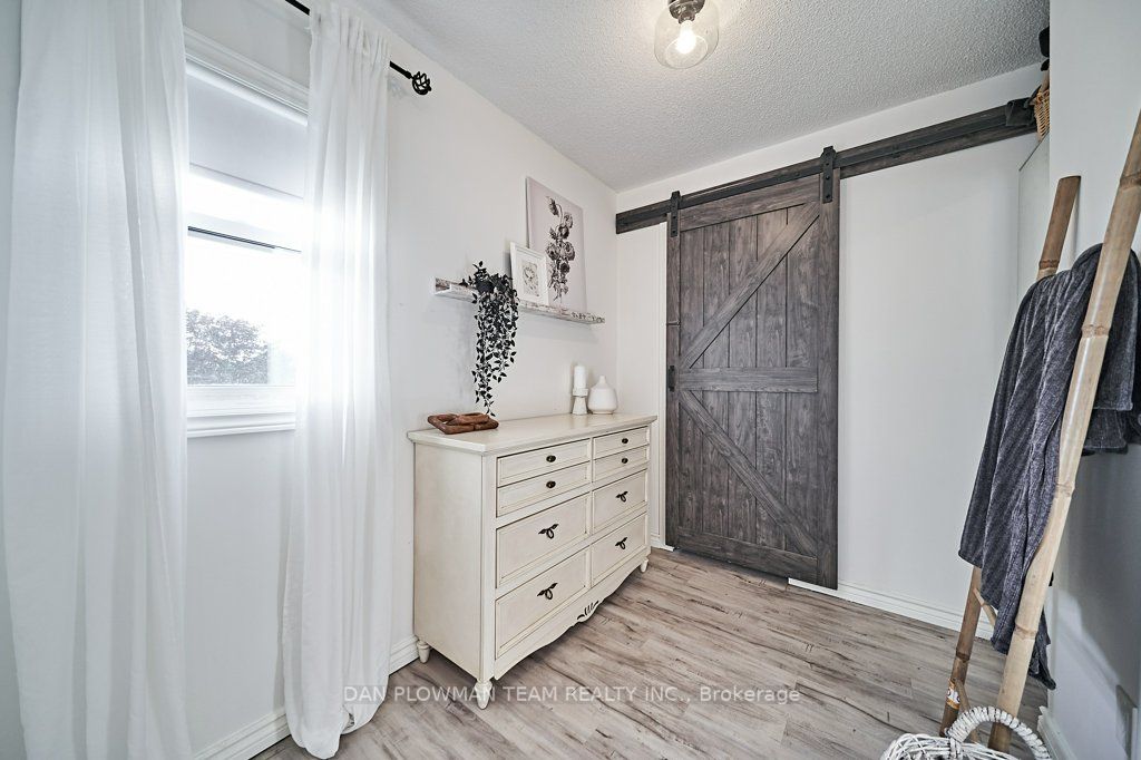 101 Meadowview Blvd