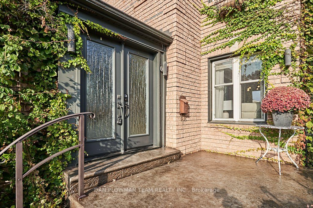 101 Meadowview Blvd