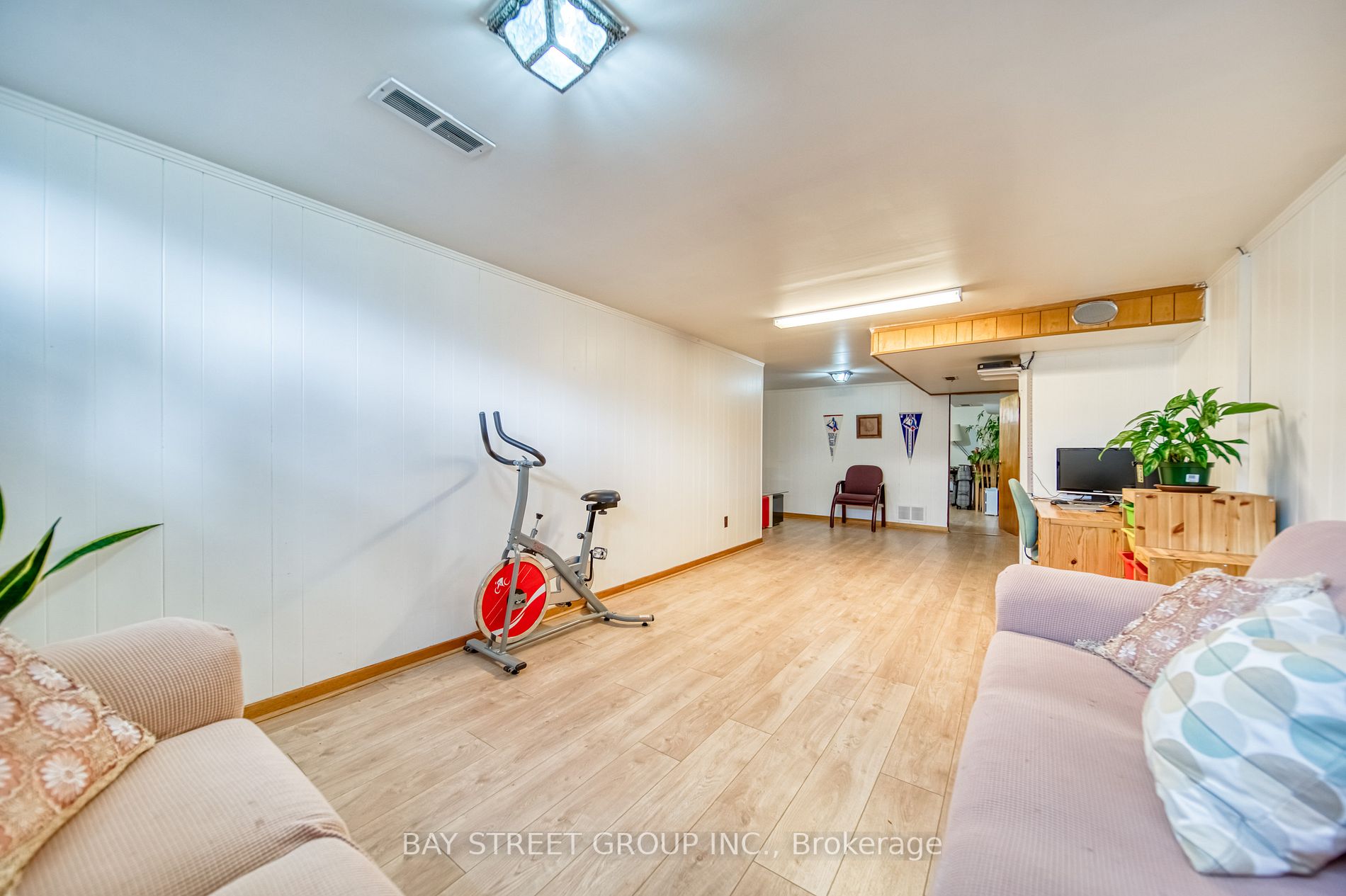 67 Araman Dr