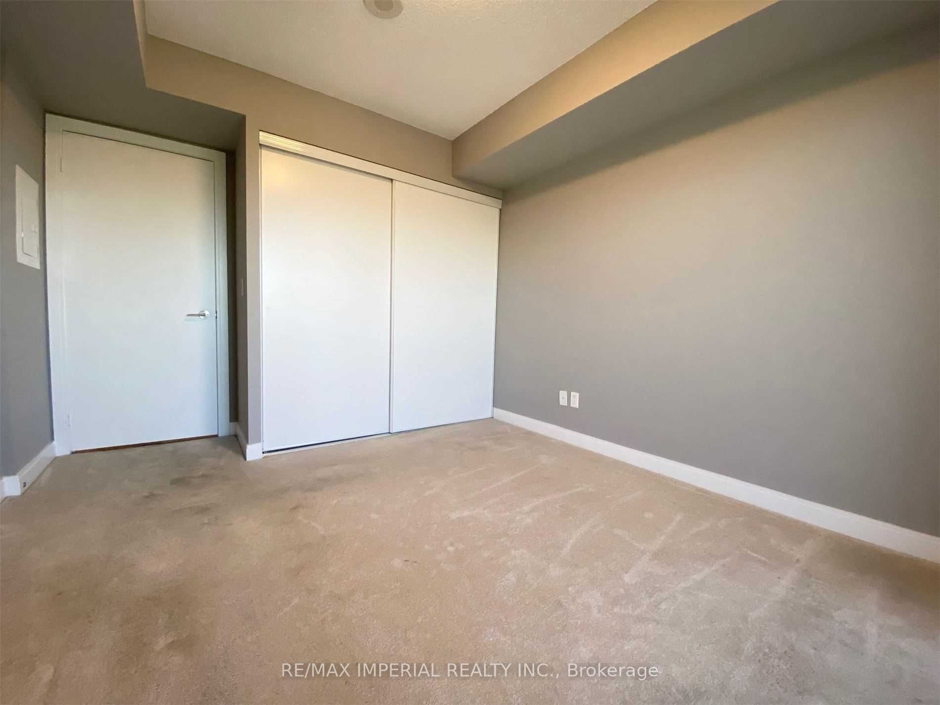 151 Village Green Sq, #2609