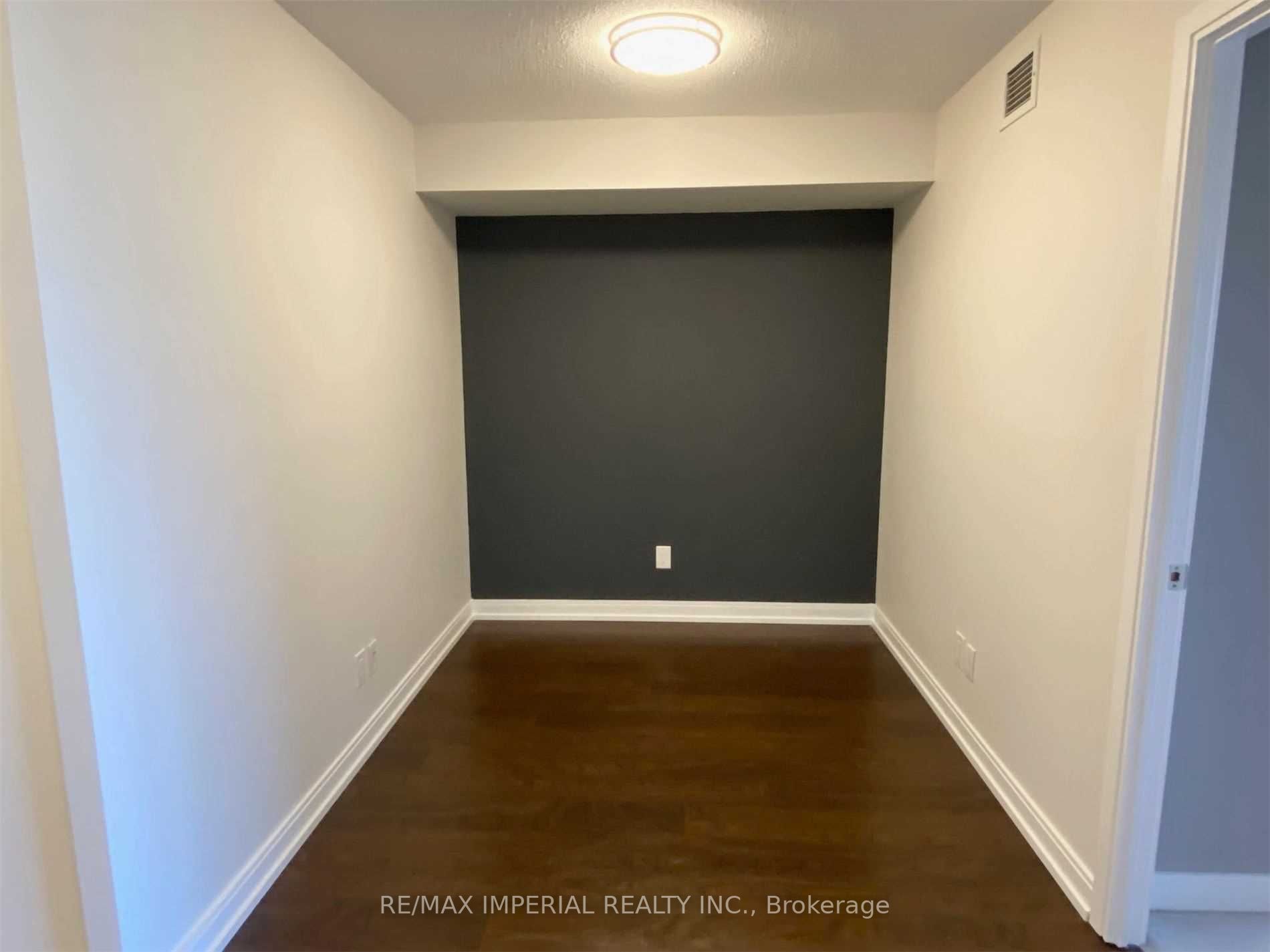 151 Village Green Sq, #2609