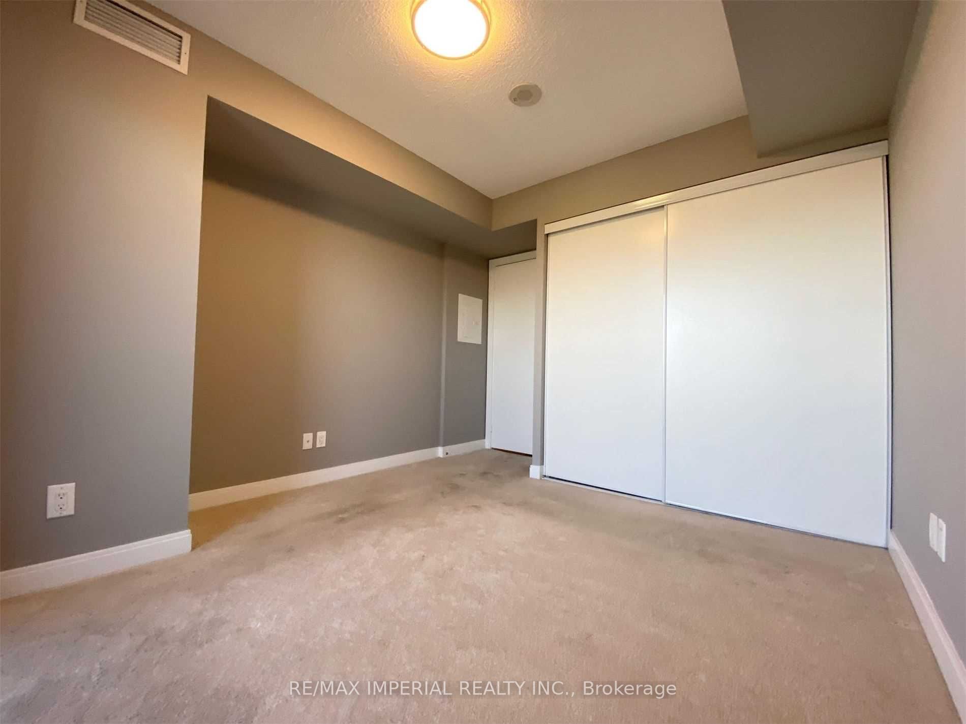 151 Village Green Sq, #2609