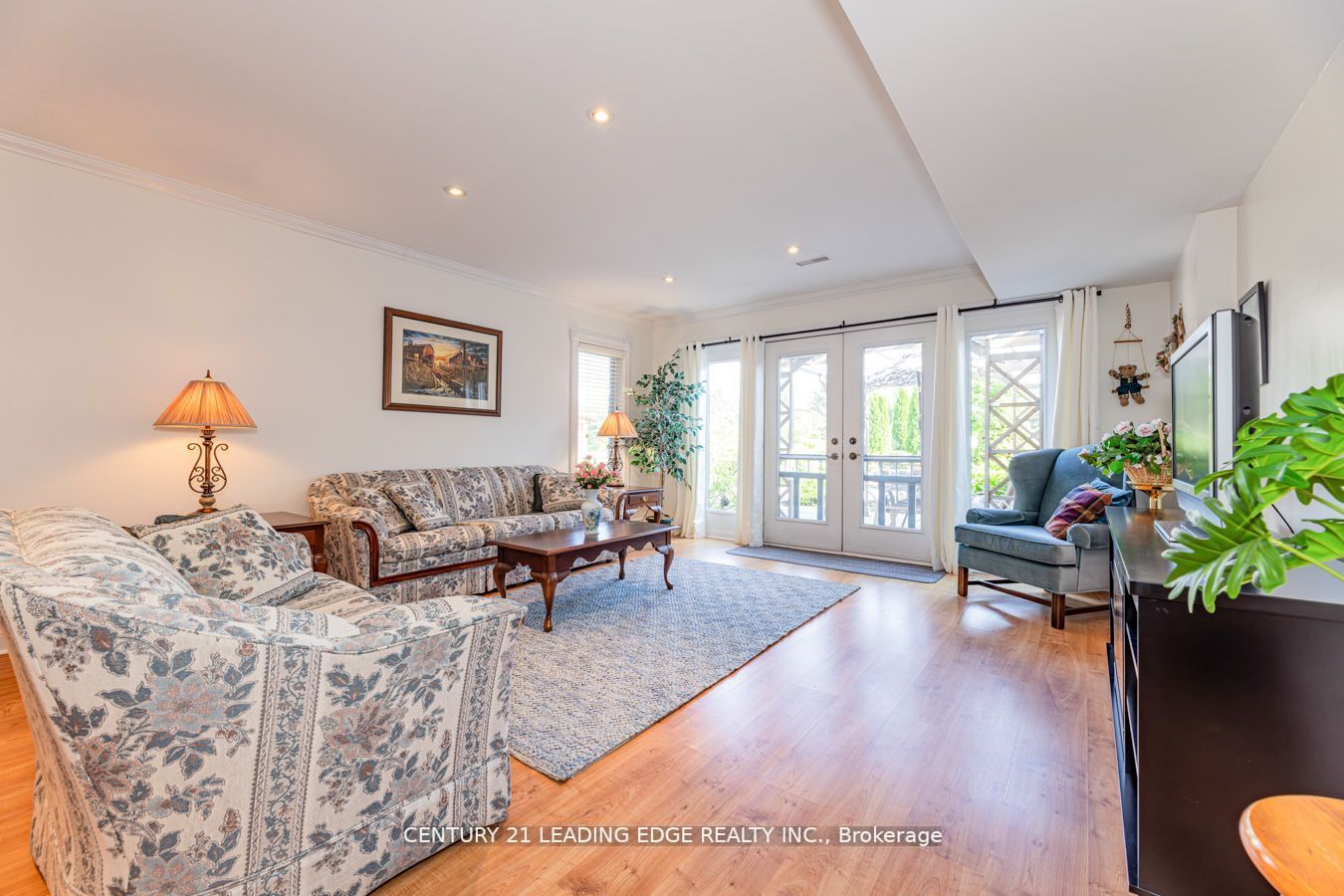 7 Clyde Crt