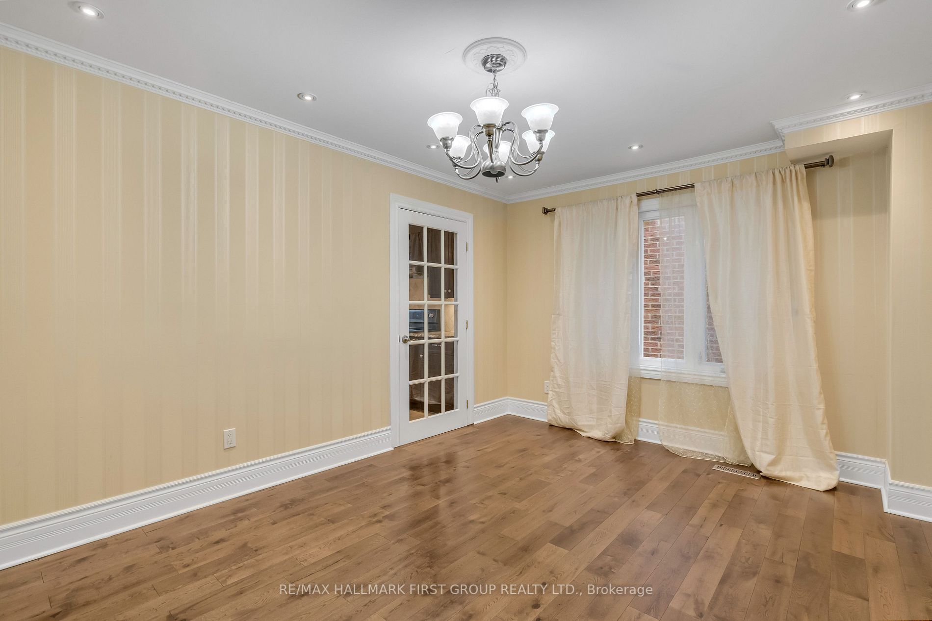 1755 Broadoak Crescent