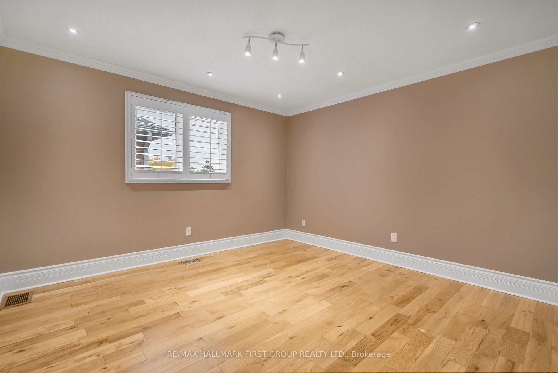 1755 Broadoak Crescent