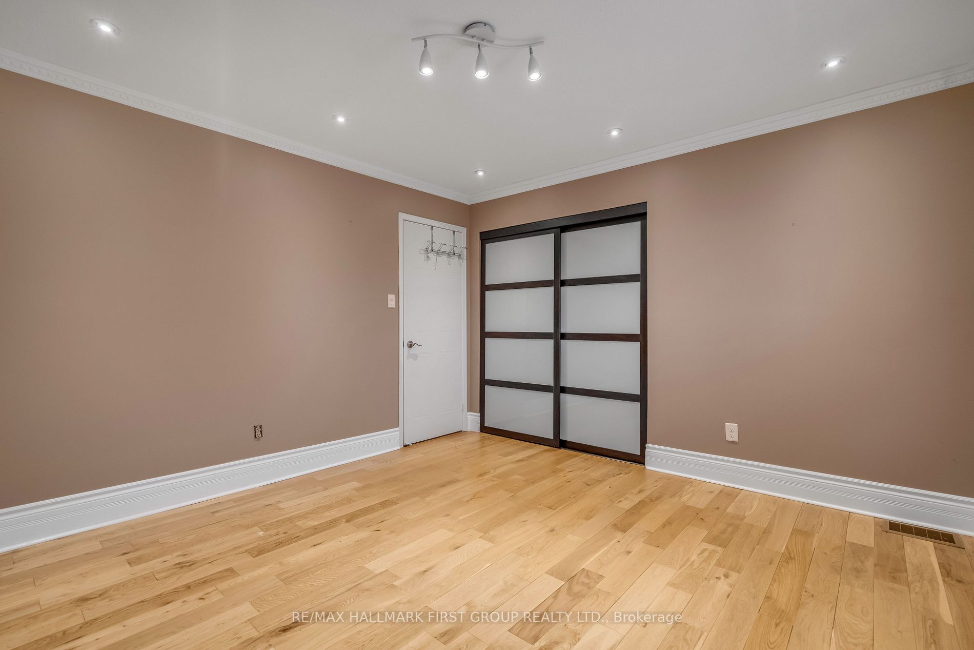 1755 Broadoak Crescent