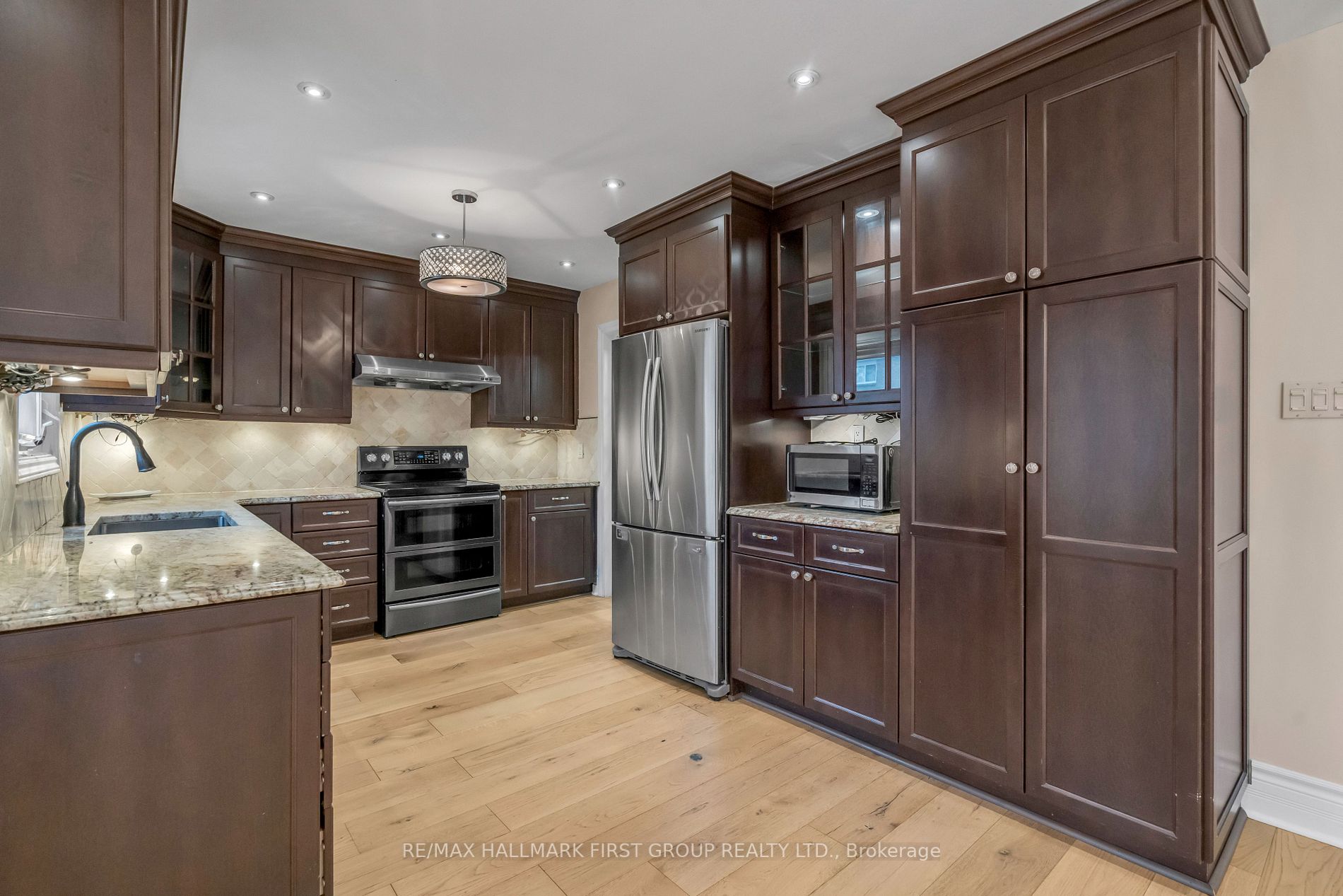 1755 Broadoak Crescent