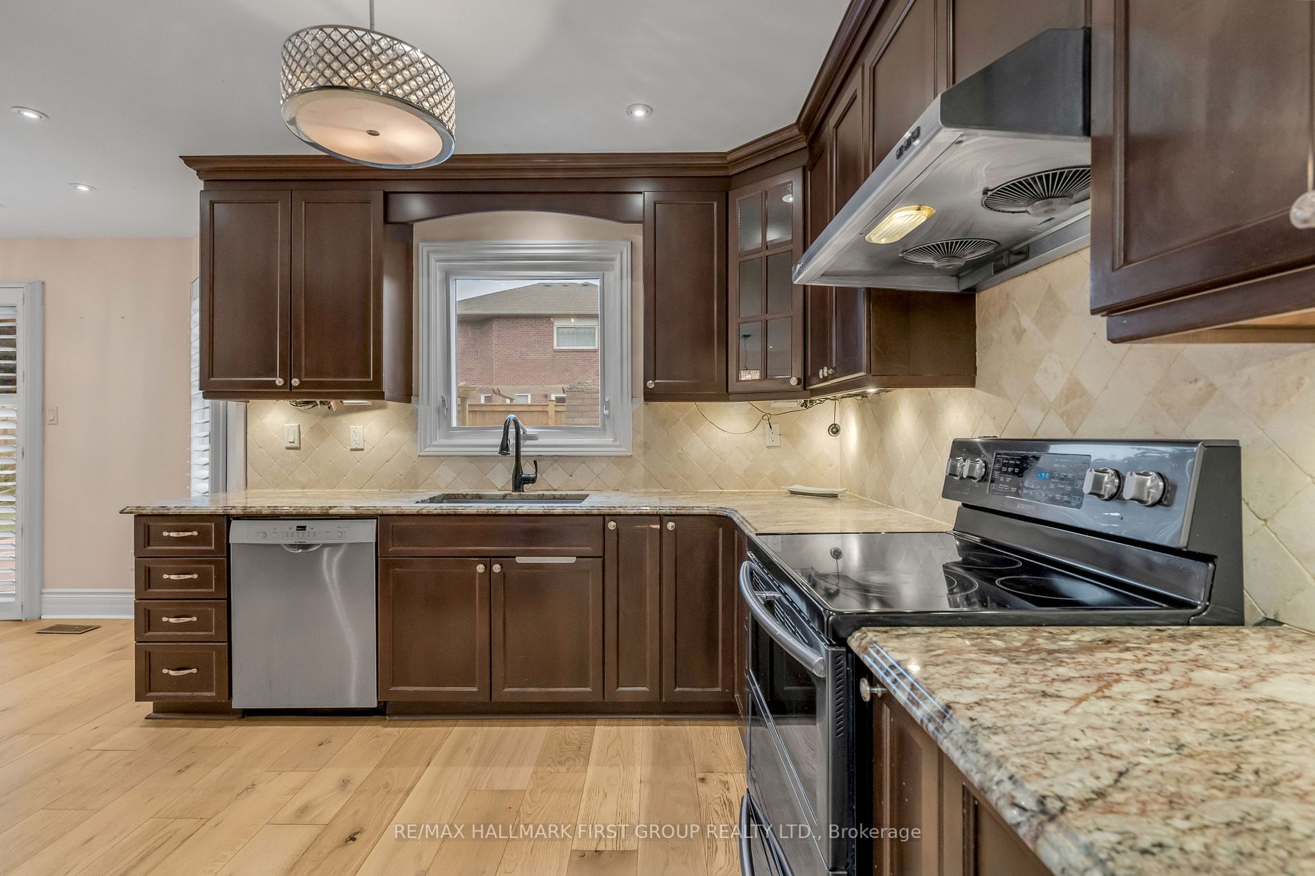 1755 Broadoak Crescent