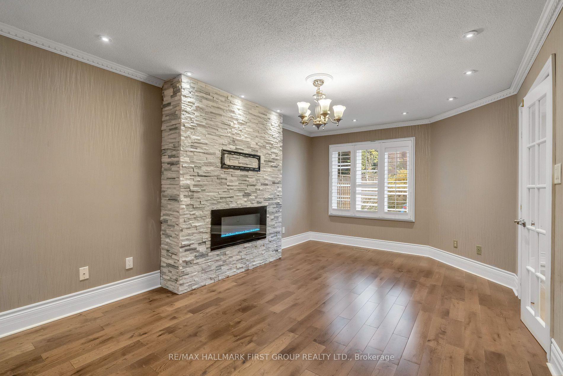 1755 Broadoak Crescent