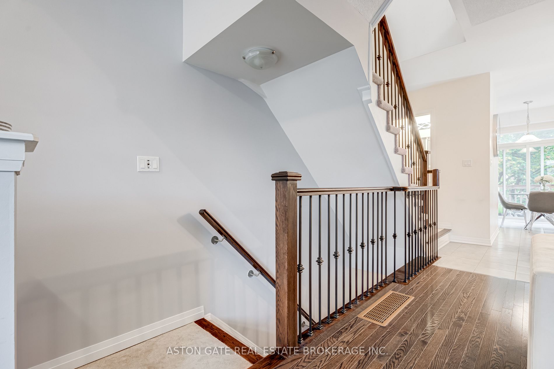 208 London Lane