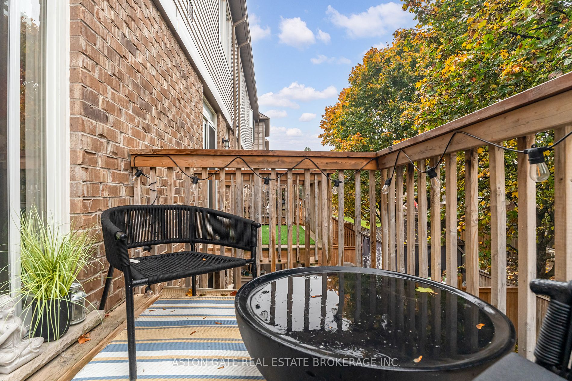 208 London Lane
