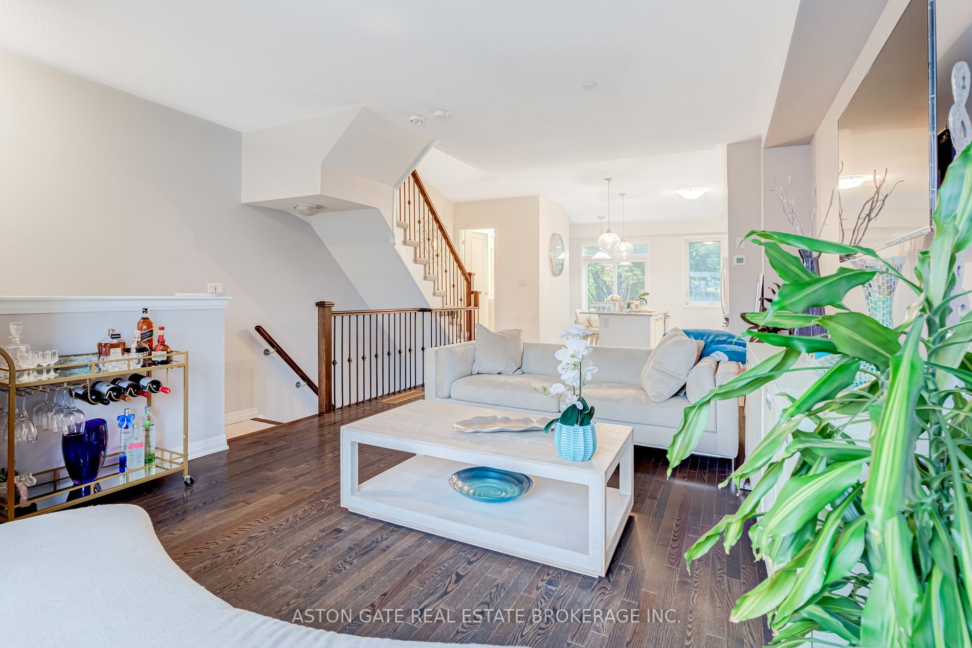 208 London Lane