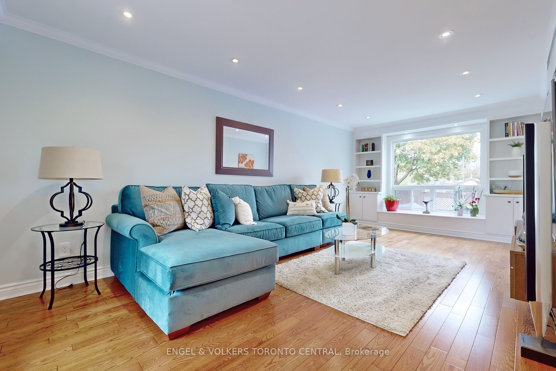 899 Finley Ave
