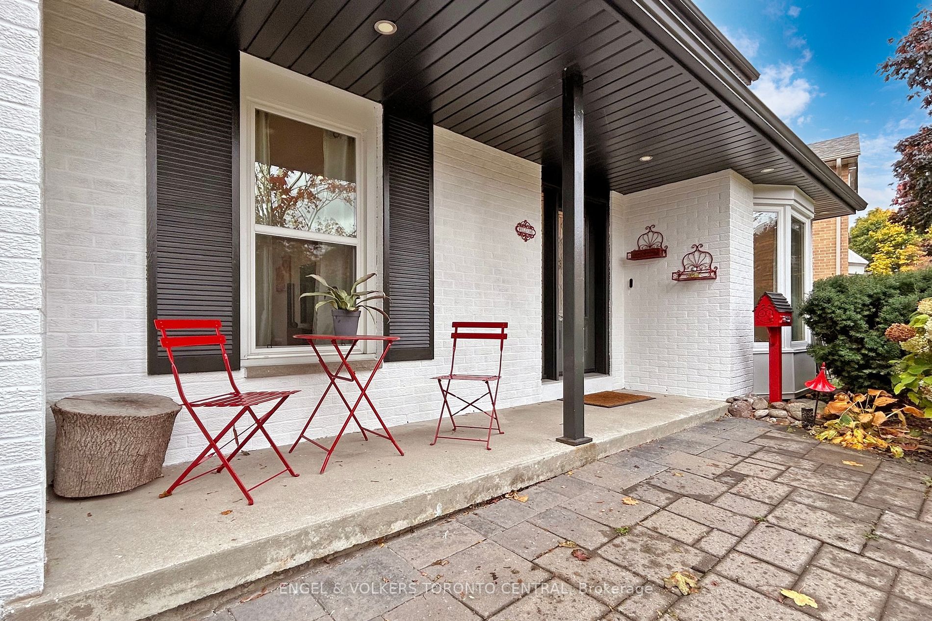 899 Finley Ave