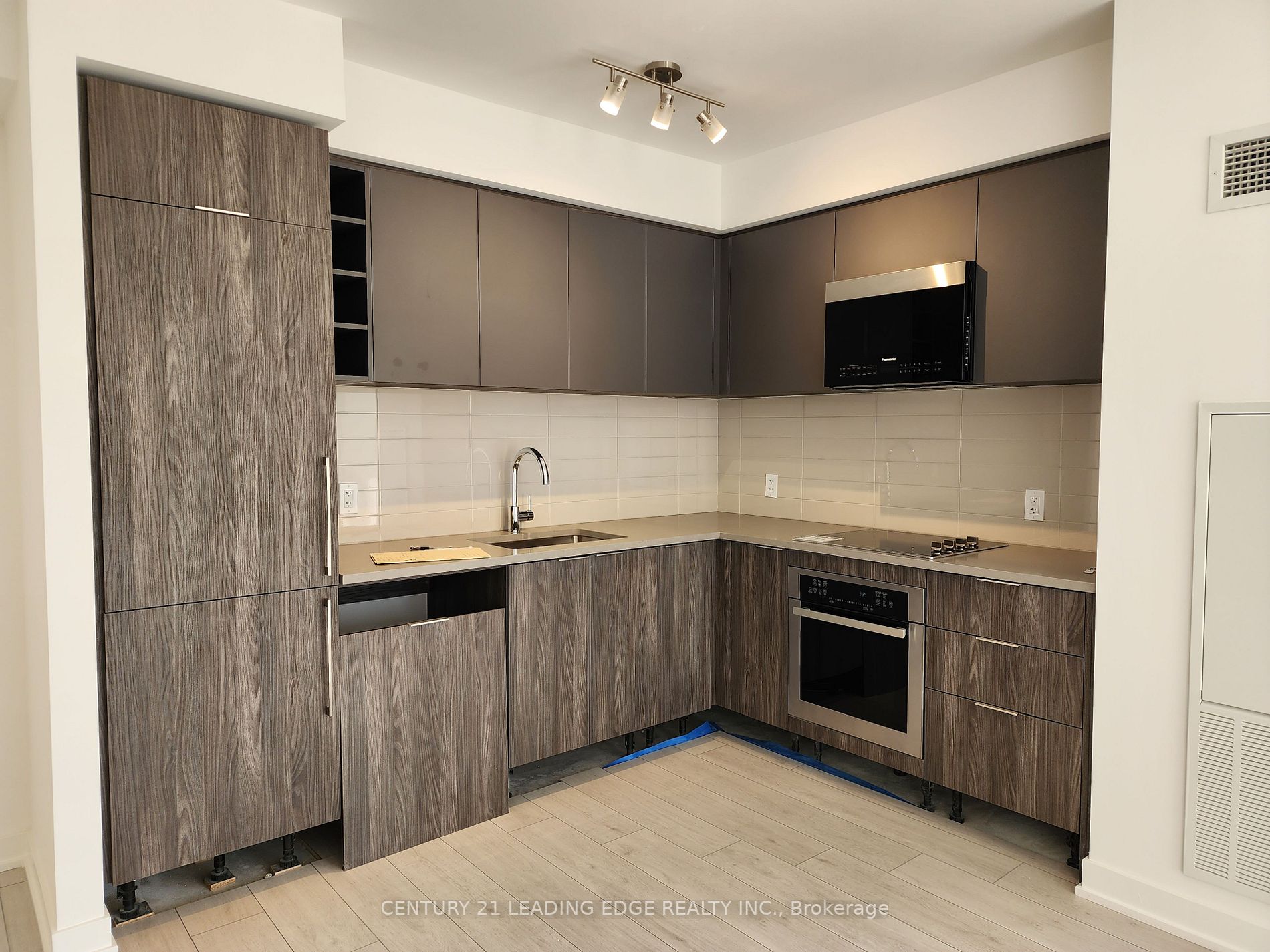 2033 Kennedy Rd, #303