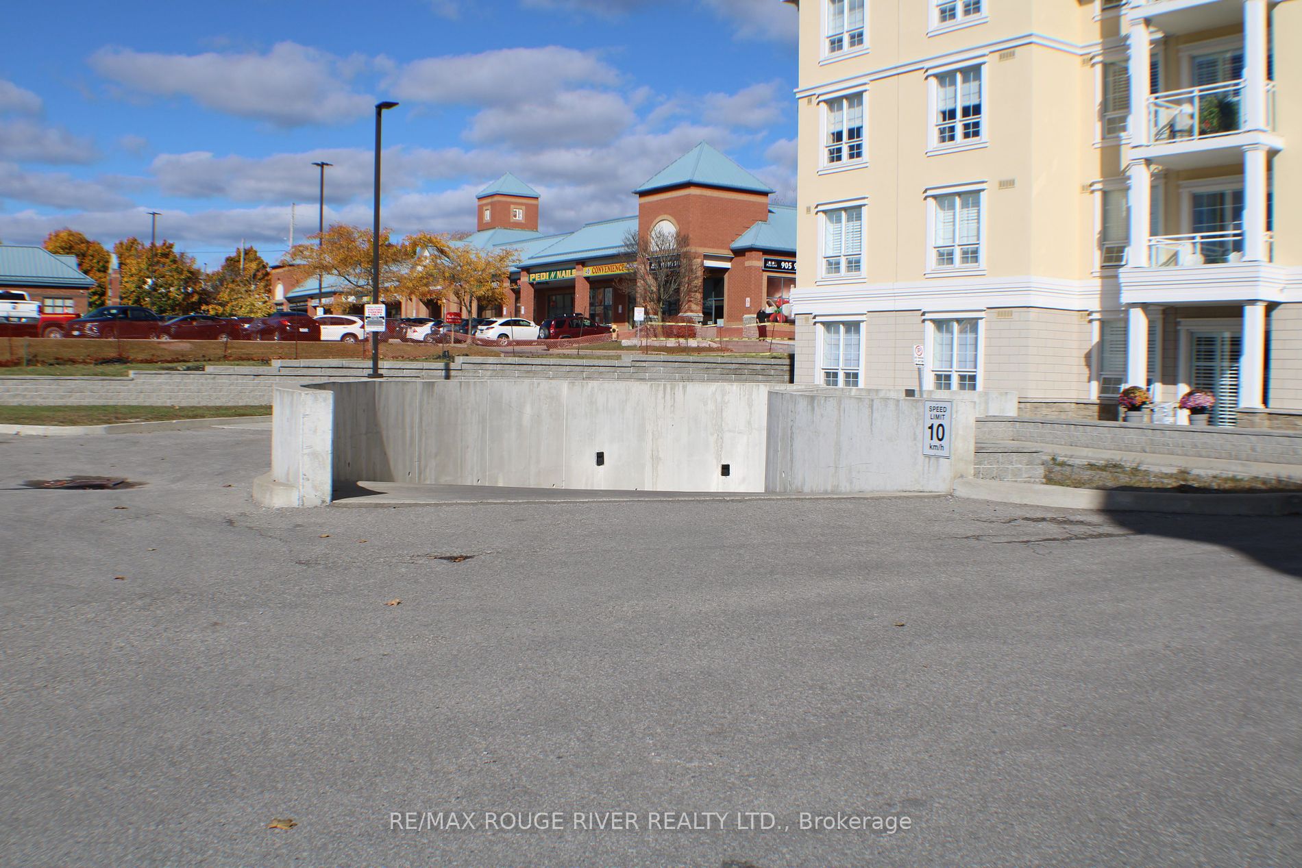 21 Brookhouse Dr, #221