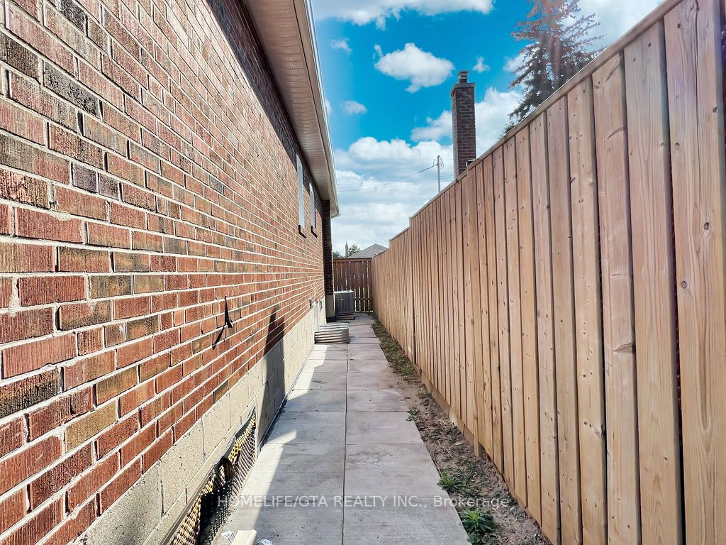 24 Tansley Ave, #Lower