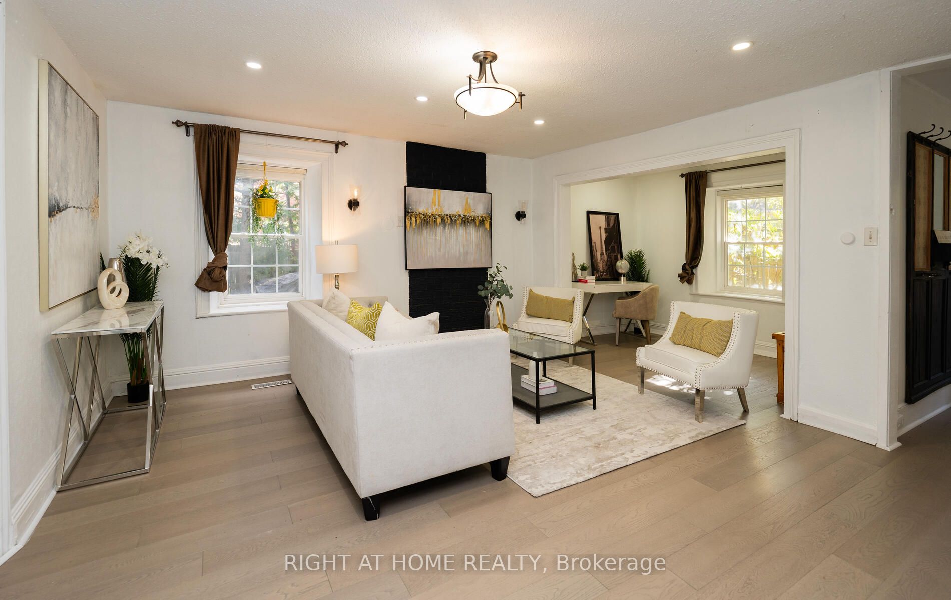 2319 Wildwood Cres