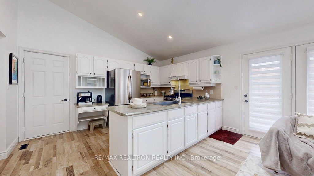 33 Hemmingway Dr