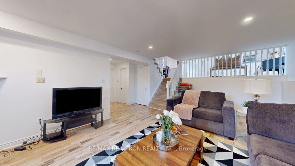 33 Hemmingway Dr