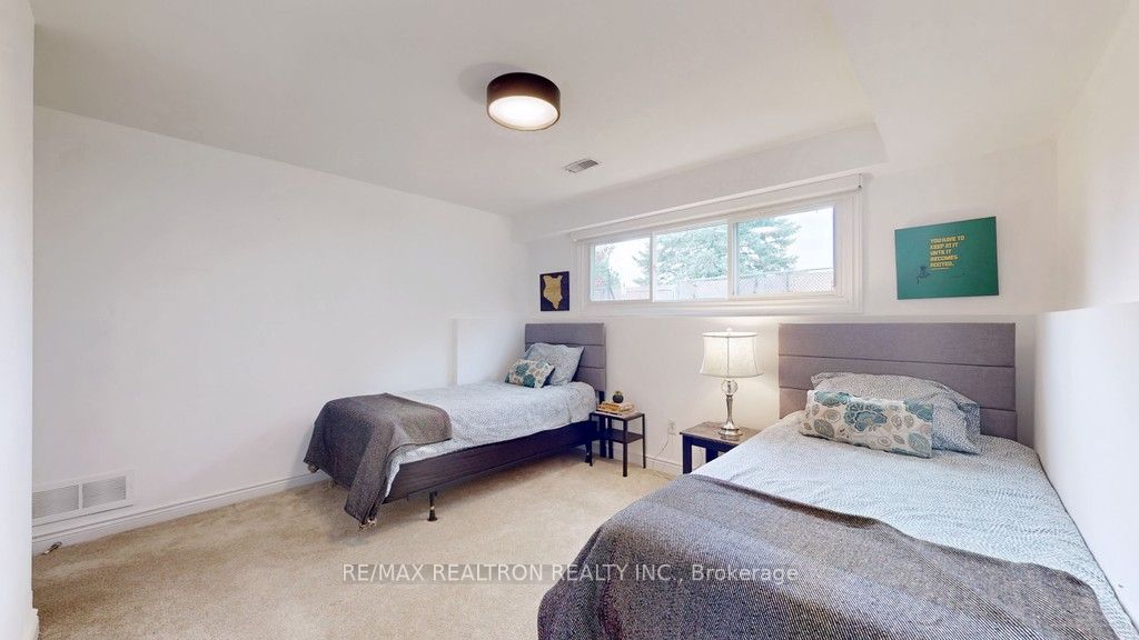 33 Hemmingway Dr