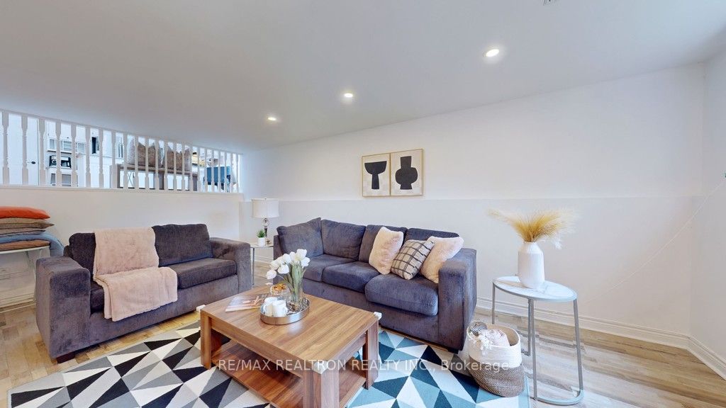 33 Hemmingway Dr