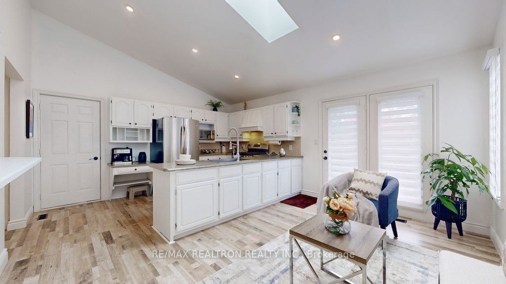 33 Hemmingway Dr