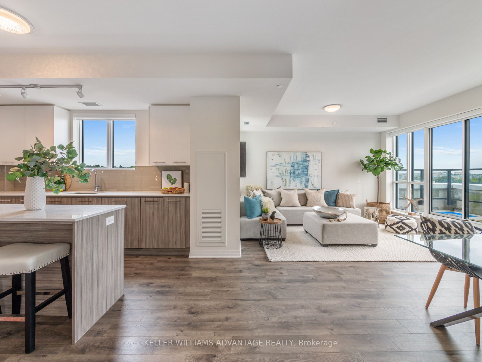 1630 Queen St E, #503