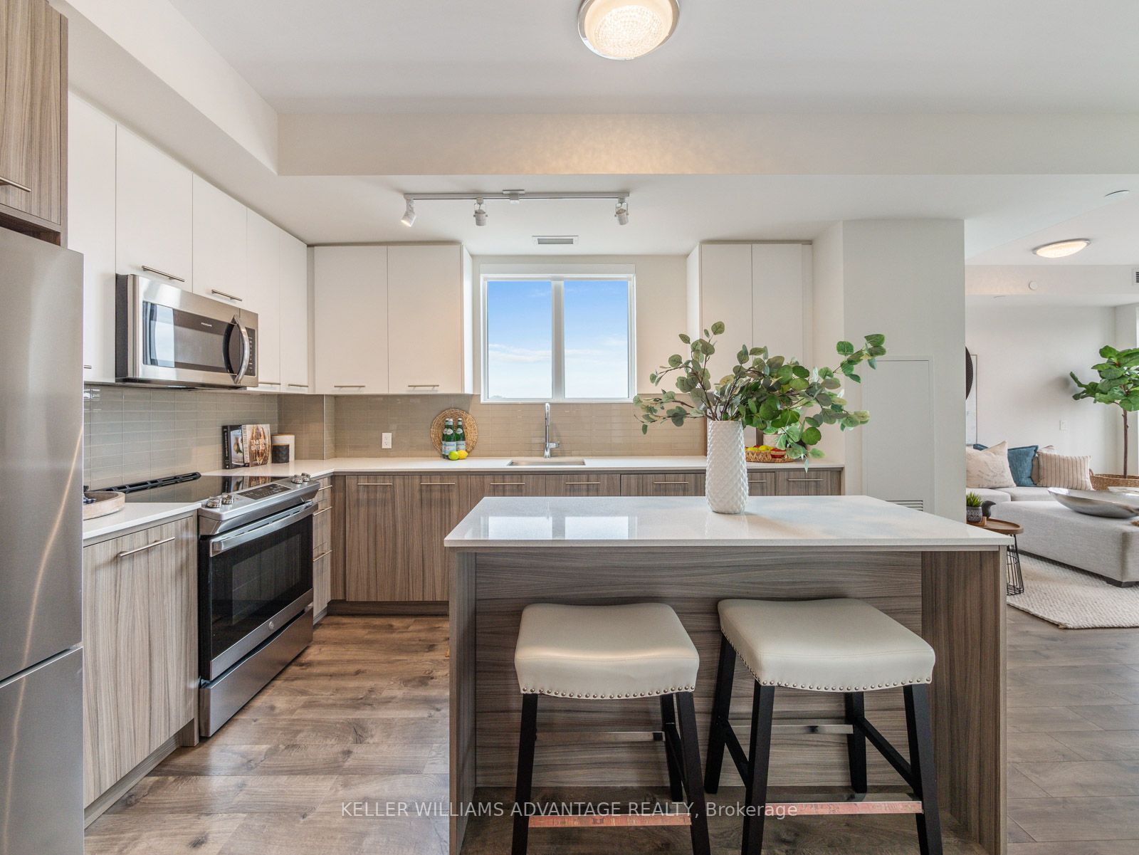 1630 Queen St E, #503