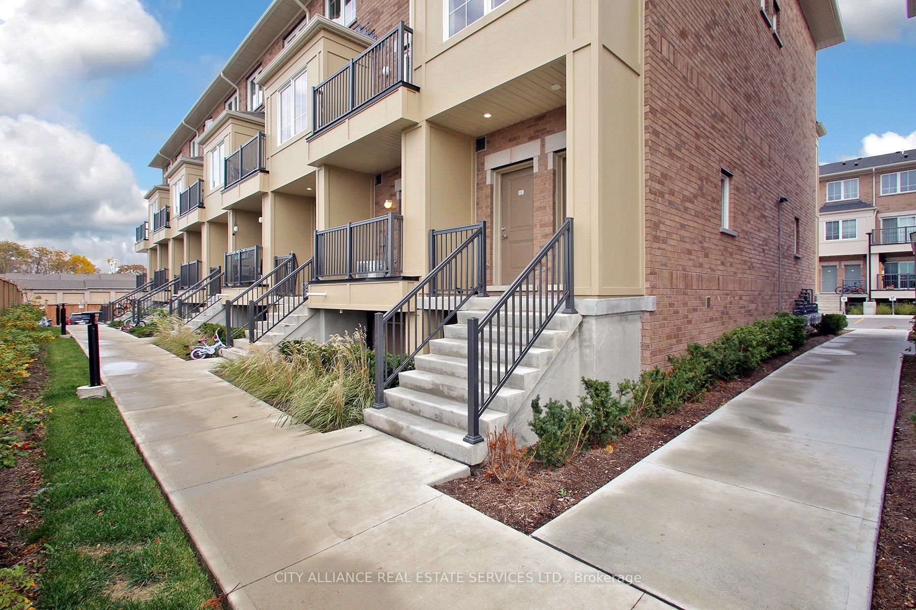 470 Beresford Path, #12