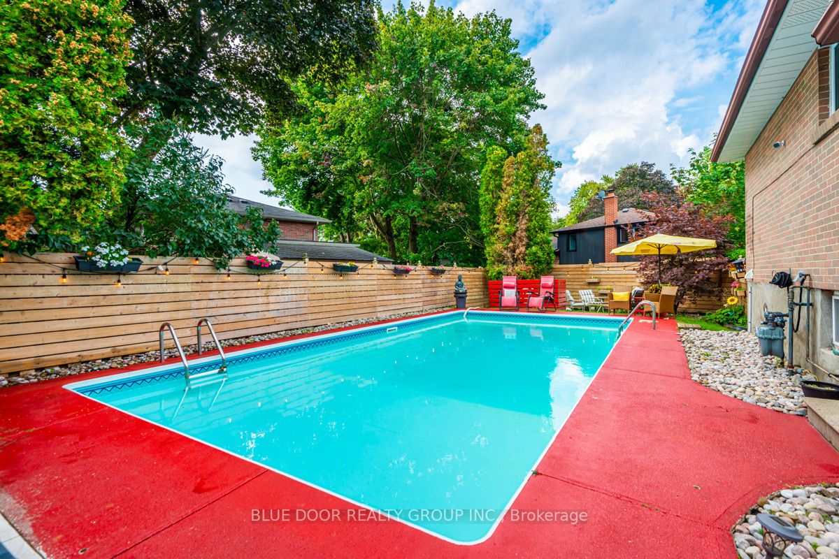 47 Ravine Park Cres