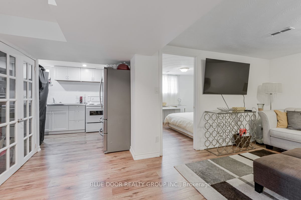47 Ravine Park Cres