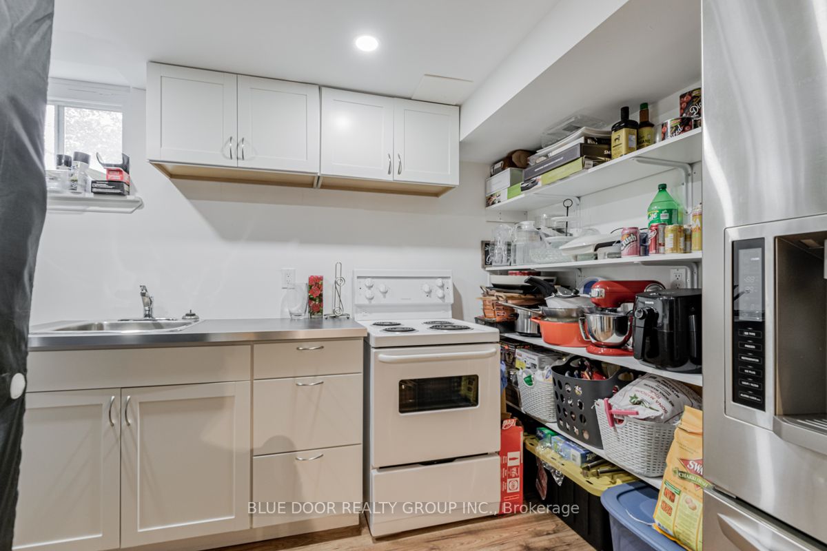 47 Ravine Park Cres