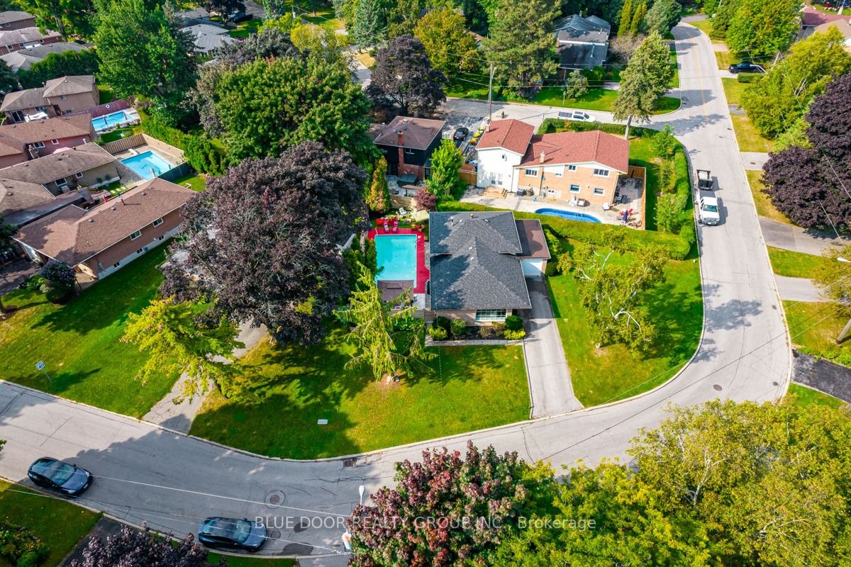 47 Ravine Park Cres