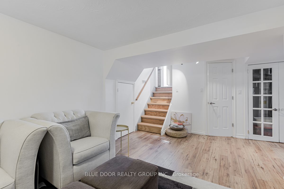 47 Ravine Park Cres