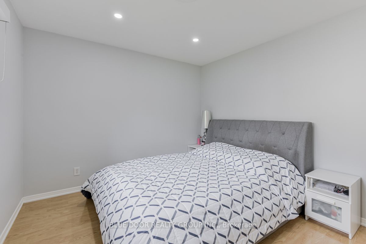 47 Ravine Park Cres